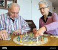 games-developer-wolfgang-kramer-l-e-sua-moglie-ursula-giocare-un-prototipo-del-nuovo-gioco-da-...jpg games-developer-wolfgang-kramer-l-e-sua-moglie-ursula-giocare-un-prototipo-del-nuovo-gioco-da-...jpg